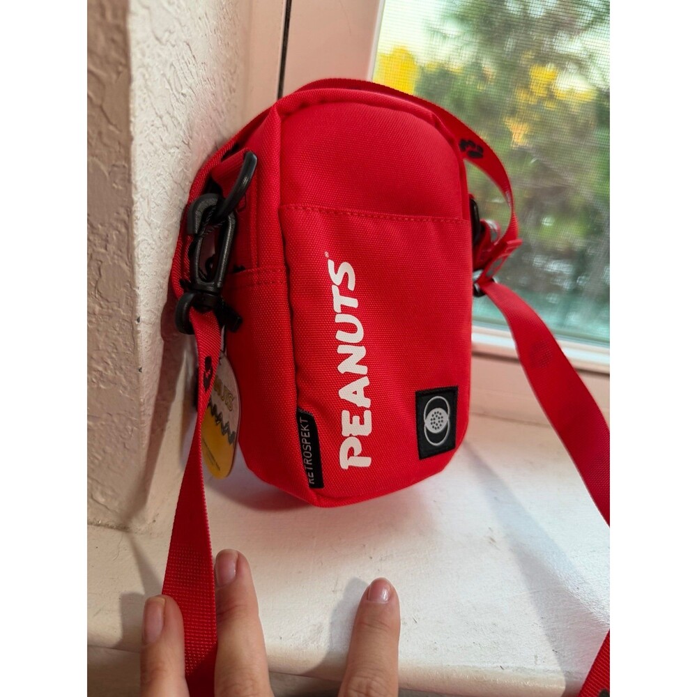 Snoopy Peanuts Retrospekt 35MM Crossbody Camera Bag NWT! - Picture 3 of 12